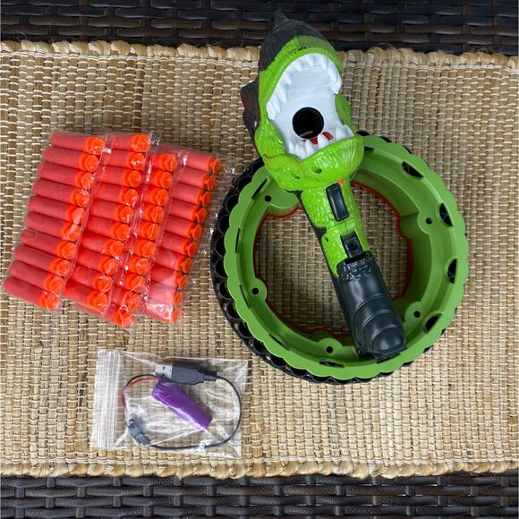 NEW Northlet Hand Ring Dinosaur Launcher Soft Foam Darts Automatic Rechargeable - Picture 2 of 9